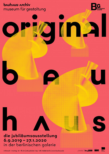 Plakat original bauhaus, unter Verwendung der Abbildung des Werkes von Takehiko Mizutani, Dreiteilige Skulptur aus dem Vorkurs Albers, 1927 / Bauhaus-Archiv Berlin, Foto: Fotostudio Bartsch